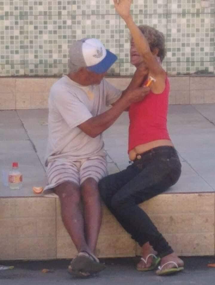 Những pha hẹn hò đi vào lòng đất: Chúa hề khi yêu cũng cần hài hước!-12