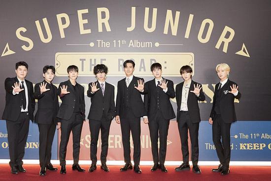 Ngã ngửa với bí quyết giữ Super Junior gắn bó suốt 17 năm