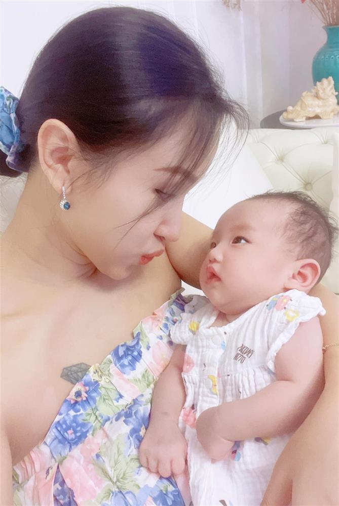 Tin showbiz Việt ngày 12/7: Tan chảy khoảnh khắc Subeo cưng chiều Lisa-8