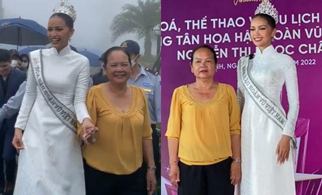 Mẹ Ngọc Châu dùng điện thoại đời cũ, mặc áo 6 năm đón con về nhà-7