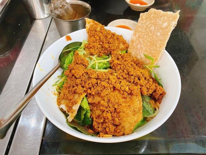 Món ăn nức tiếng Quy Nhơn nhìn tưởng bún riêu, nếm mới đặc biệt-4