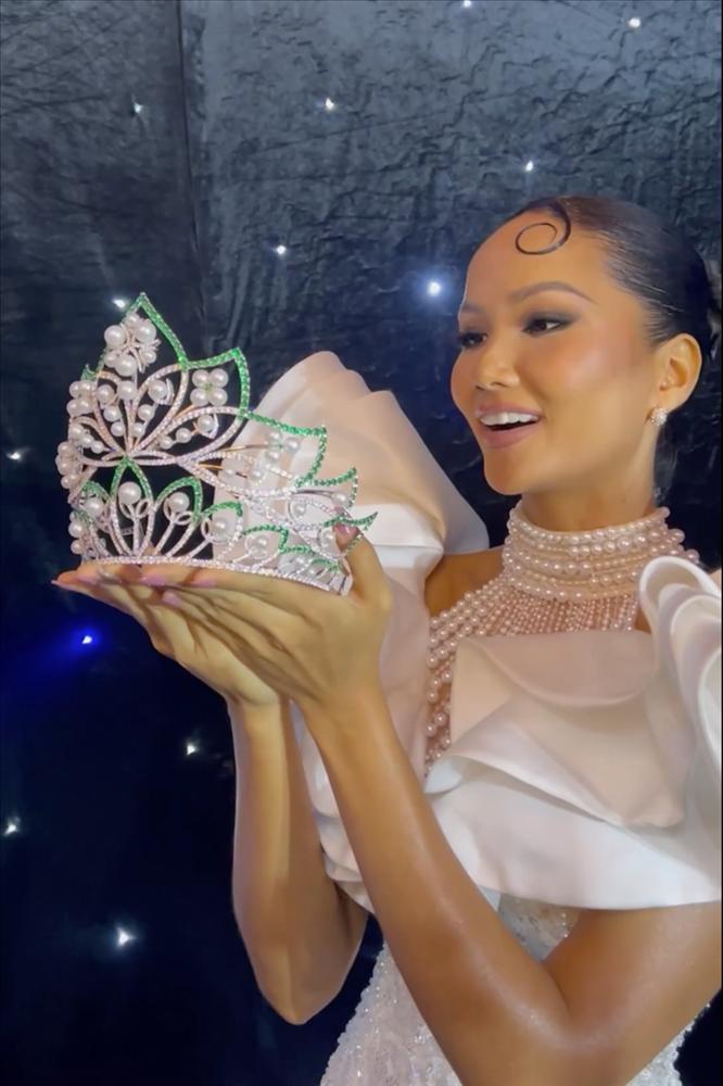 HHen Niê review vương miện Hoa hậu các Dân tộc: 2 tỷ 7 chào 3 tỷ-5