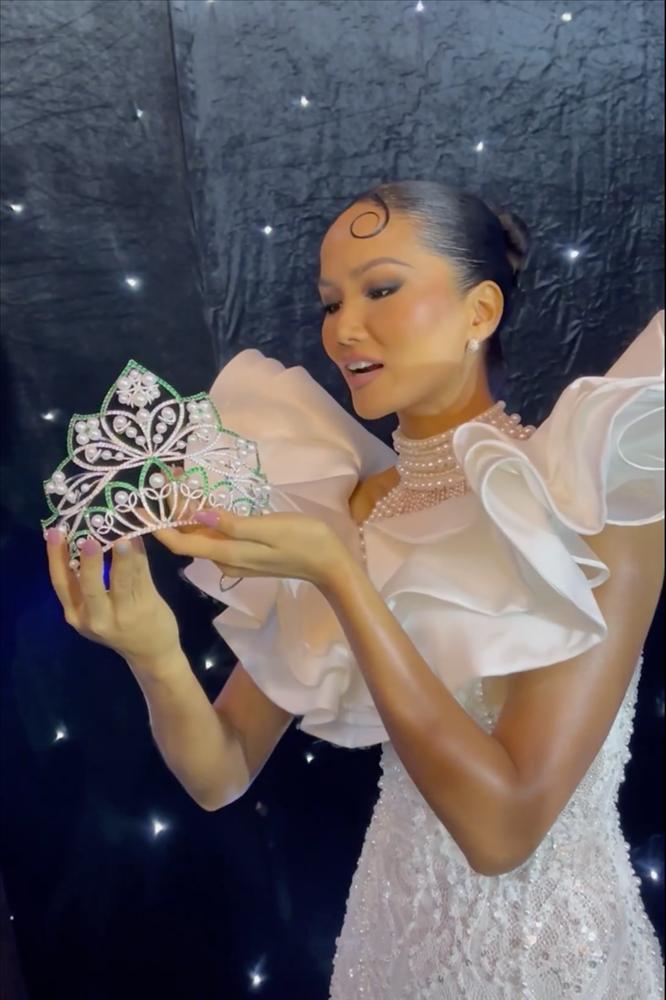 HHen Niê review vương miện Hoa hậu các Dân tộc: 2 tỷ 7 chào 3 tỷ-6