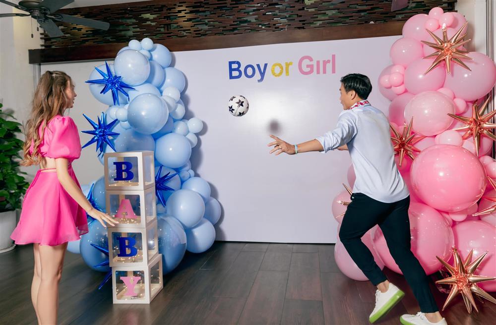 Mẹ vợ Bùi Tiến Dũng sướng rơn khi lên chức bà ngoại-2