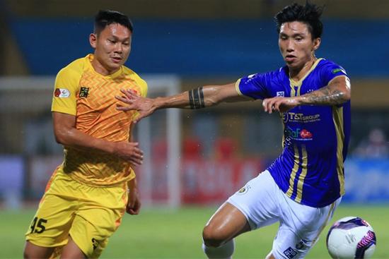 Hơn 1 năm rời sân cỏ vì chấn thương, cuộc sống Văn Hậu ra sao?