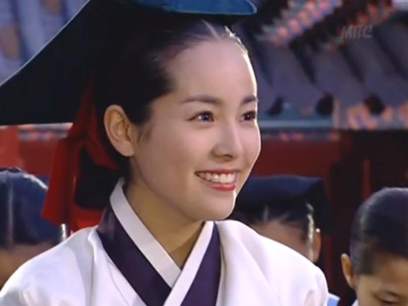 Mỹ nhân xứ Hàn ngày nào cũng khóc khi diễn vai Song Hye Kyo lúc nhỏ-4