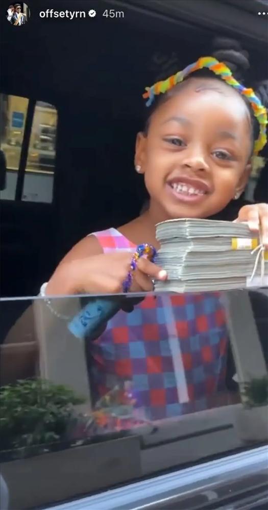 Cardi B tặng con gái 1 tỷ tiền mặt trong ngày sinh nhật 4 tuổi-1
