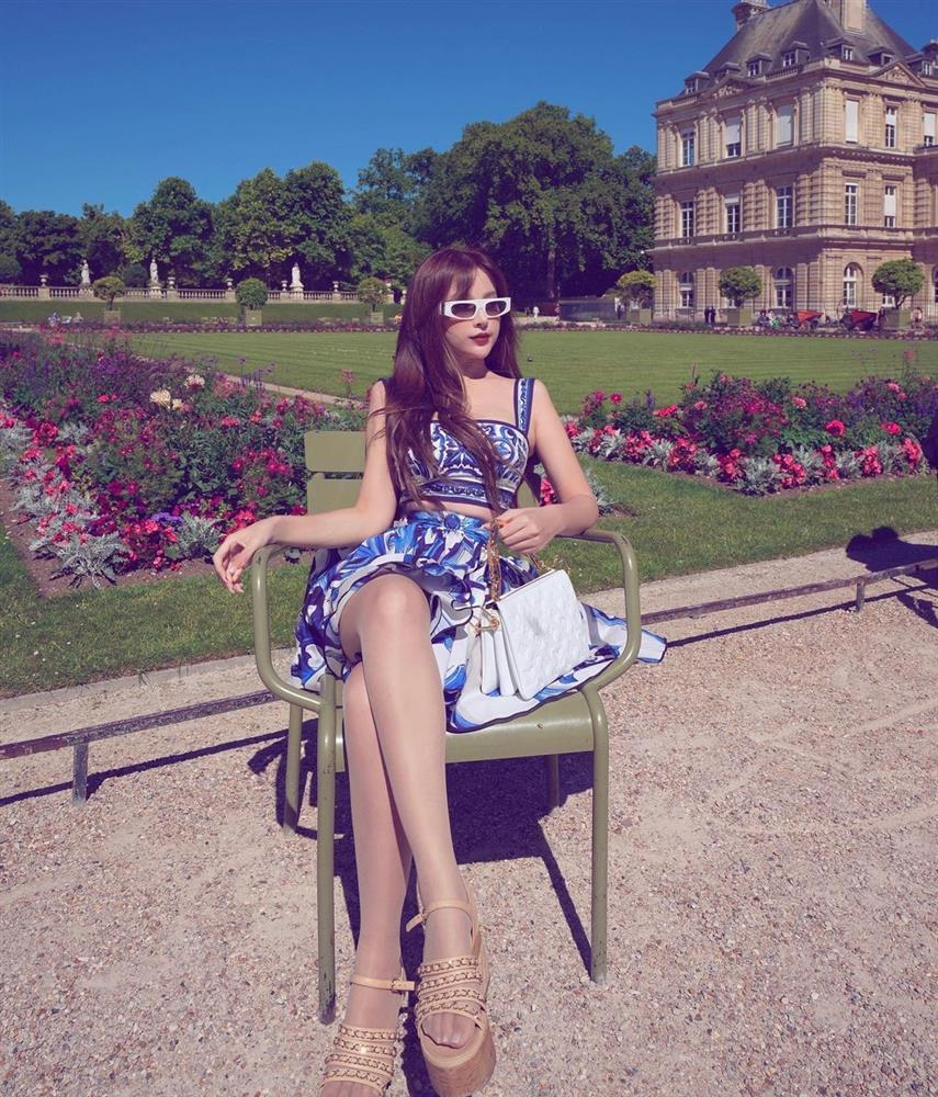 Lóa mắt loạt túi xách tiền tạ Huyền Baby cắp nách vi vu châu Âu-4