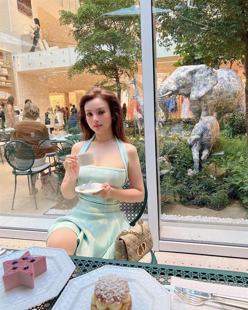 Lóa mắt loạt túi xách tiền tạ Huyền Baby cắp nách vi vu châu Âu-8