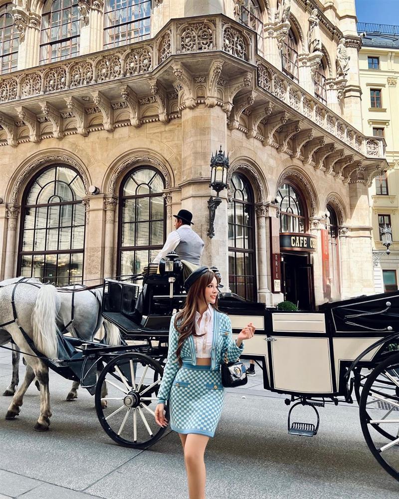 Lóa mắt loạt túi xách tiền tạ Huyền Baby cắp nách vi vu châu Âu-12