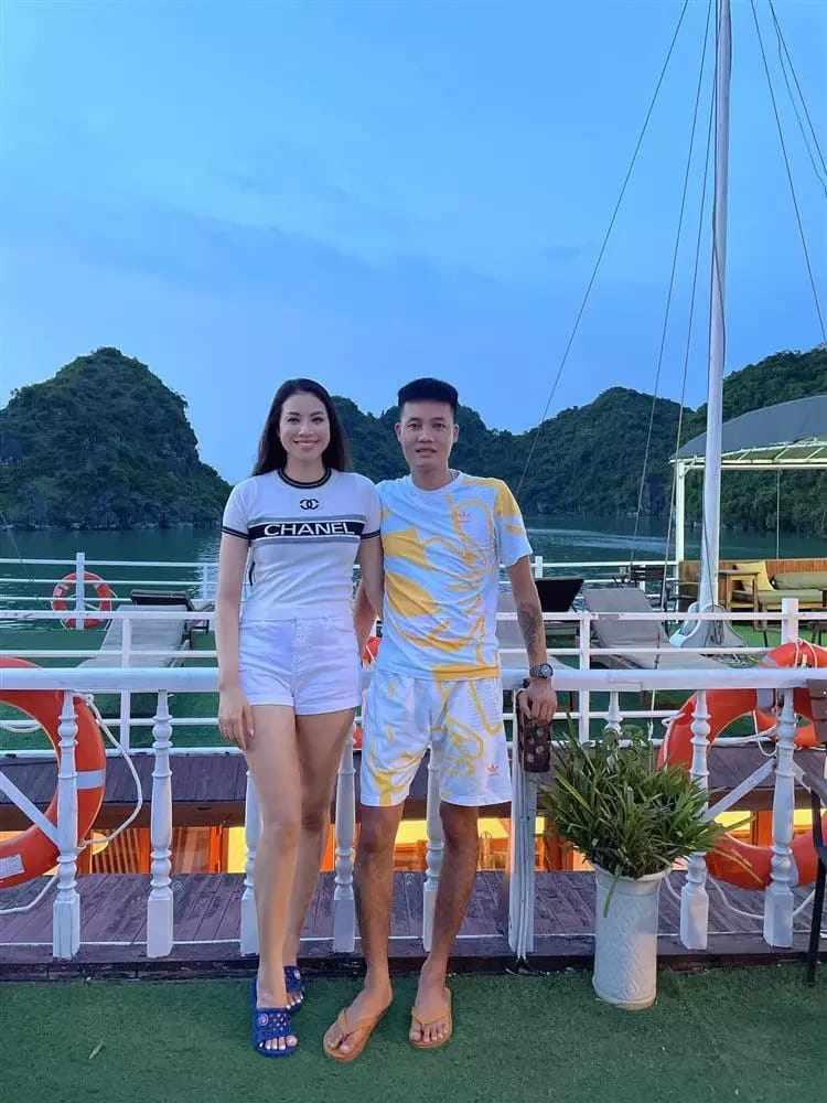 Phạm Hương về nước chỉ mặc đồ cũ từ Mỹ nhưng kém sang hẳn-3