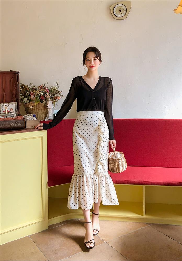 7 set đồ mix cùng chân váy chấm bi sành điệu-5