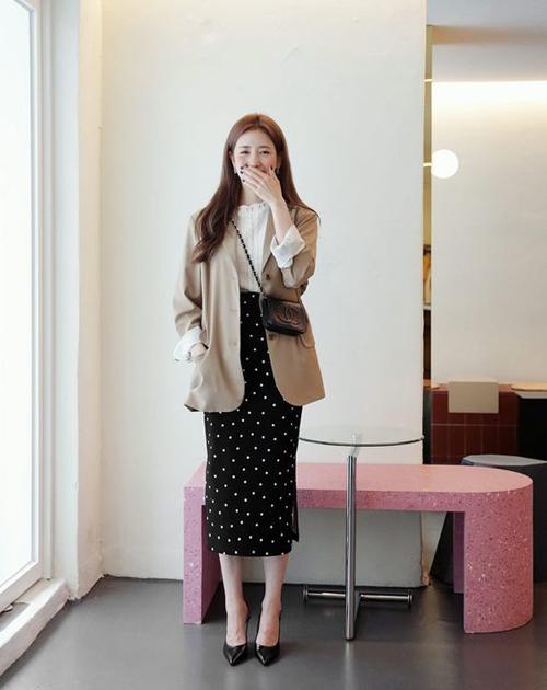 7 set đồ mix cùng chân váy chấm bi sành điệu-7