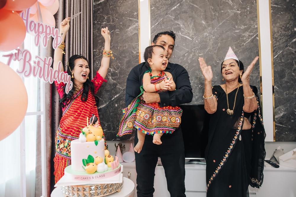 Võ Hạ Trâm mặc đồ truyền thống, xõa với mẹ chồng Ấn Độ-3