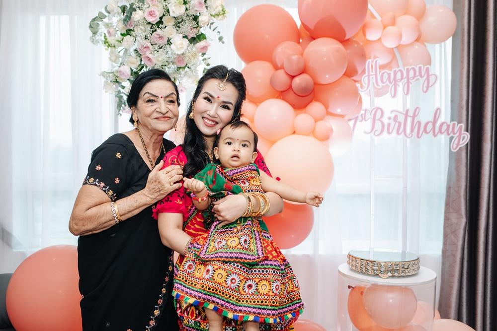 Võ Hạ Trâm mặc đồ truyền thống, xõa với mẹ chồng Ấn Độ-6