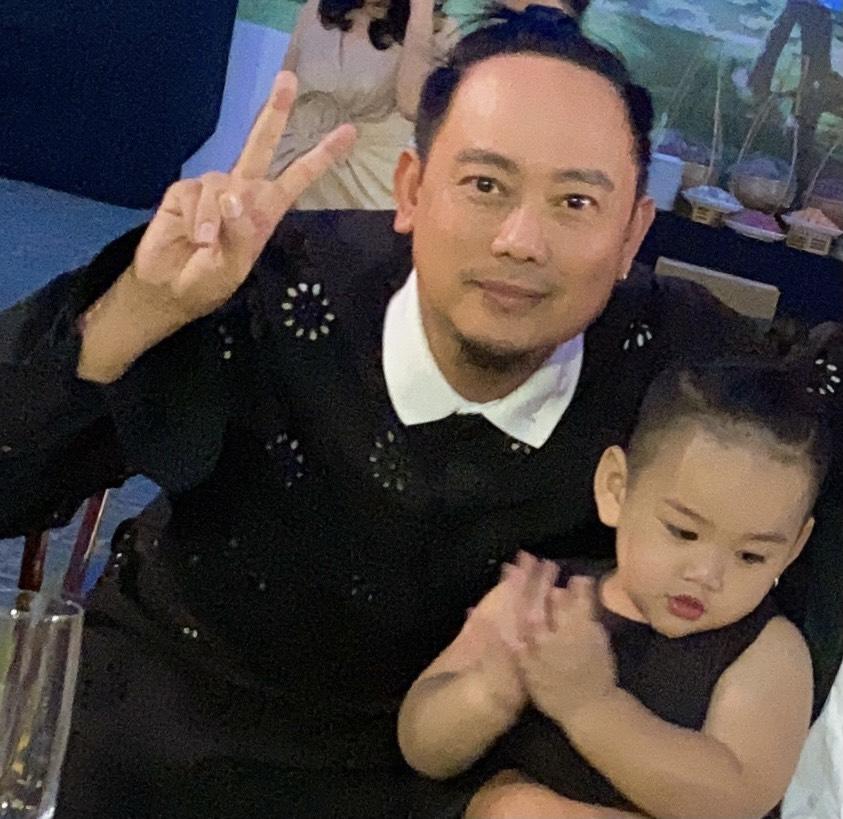 Quý tử Võ Việt Chung xuất hiện công khai, giống cha như tạc-3