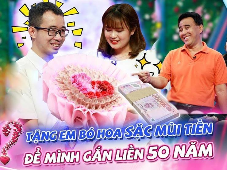 Vừa gặp mặt, ông chủ trẻ tặng bó hoa sặc mùi tiền khiến gái xinh đổ gục-7