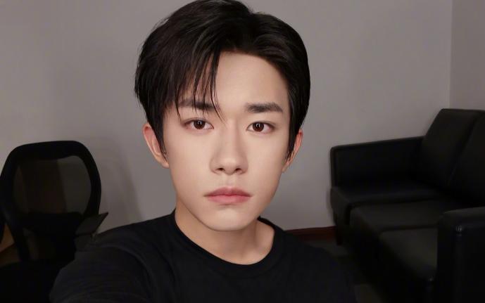 Văn bản từ tòa án tố cáo Dịch Dương Thiên Tỉ gian lận tuổi tác-1