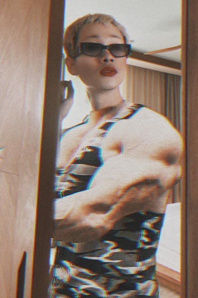 Hải Triều mặc áo có như không và cái kết photoshop cười ngất-7