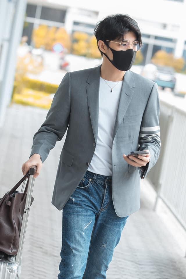 Đức Phúc ngày càng điệu, xách túi Hermès nửa tỷ gây choáng-7