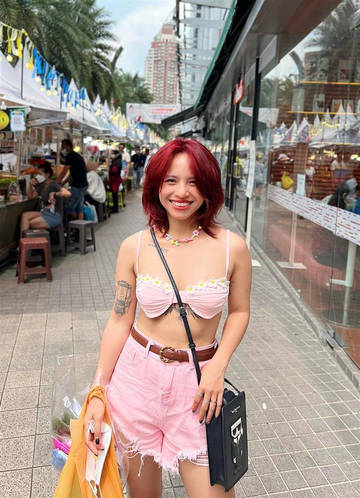 Khoe ảnh bikini, nữ diễn viên Vbiz bị soi chân Quang Hải-18