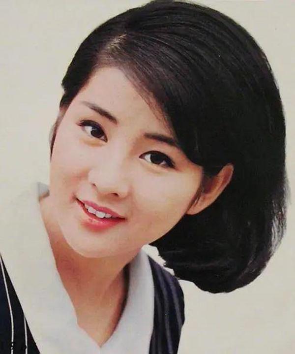 Mỹ nhân đẹp nhất Nhật Bản mọi thời đại: Sự nghiệp bỏ xa lứa đàn em-9