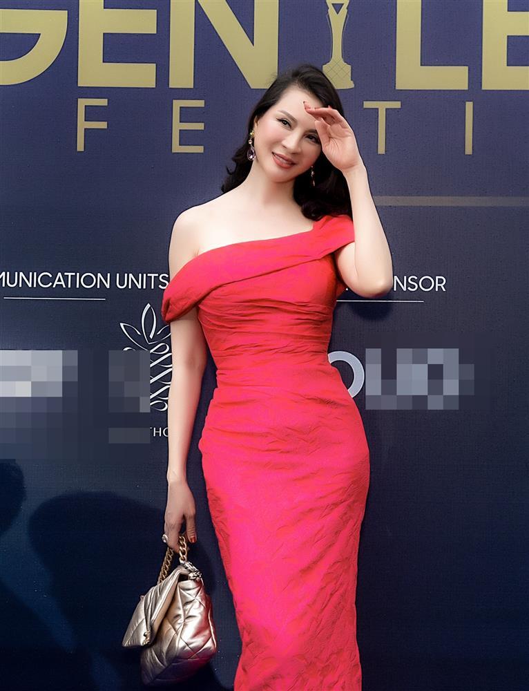 Hương Giang, Kim Tuyến, Hoàng Phương: Ai là nữ hoàng thảm đỏ?-26