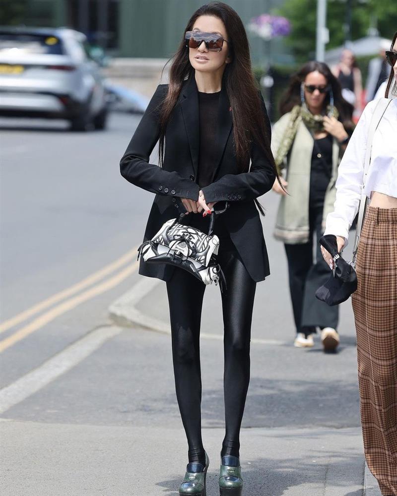 Vera Wang 73 tuổi ăn đứt con gái 29 tuổi khi đọ dáng-2