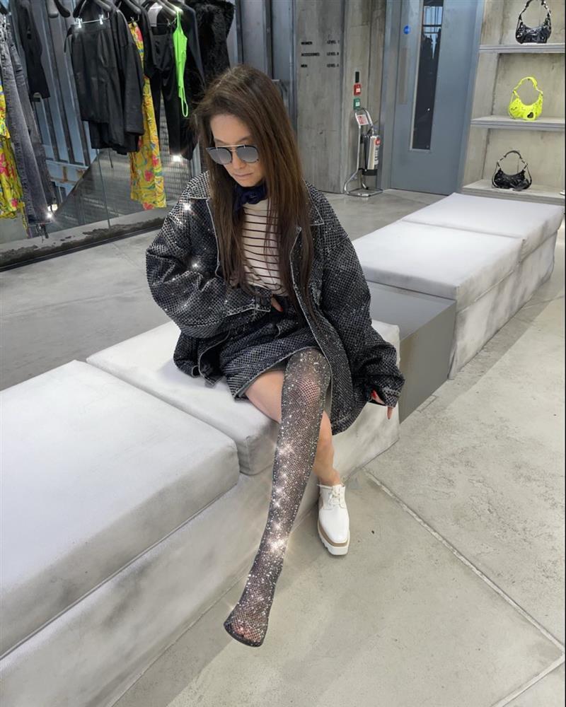 Vera Wang 73 tuổi ăn đứt con gái 29 tuổi khi đọ dáng-5