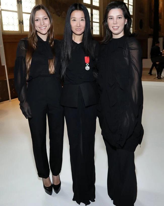 Vera Wang 73 tuổi ăn đứt con gái 29 tuổi khi đọ dáng-7