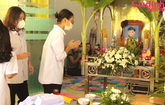 Nghẹn ngào tiễn biệt nam sinh lớp 10 xấu số về với đất mẹ-12