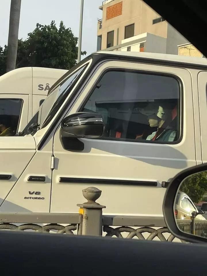 Hiền Hồ xuất hiện ở trung tâm mua sắm, né vội khi bị phát hiện?-4