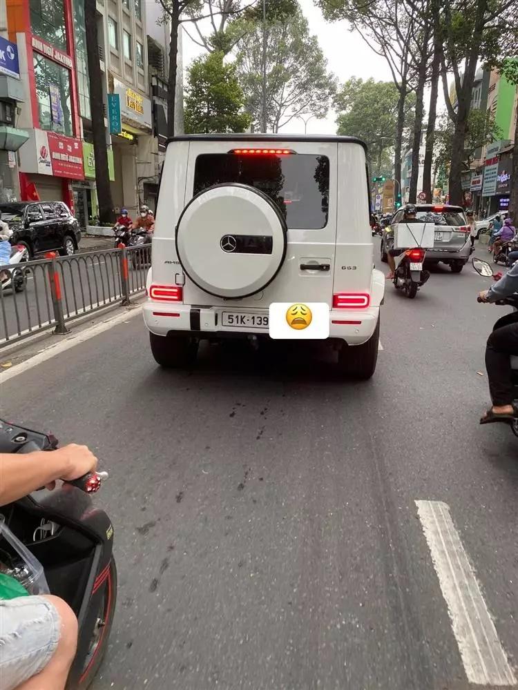 Hiền Hồ xuất hiện ở trung tâm mua sắm, né vội khi bị phát hiện?-3