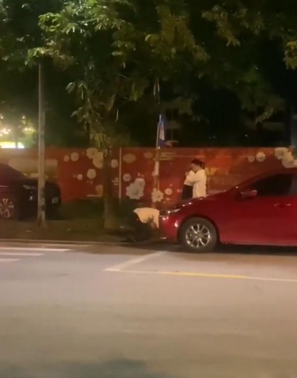 Bắt gặp vợ ôm nhân tình, chồng quỳ gối vái lạy rồi quay đi-3