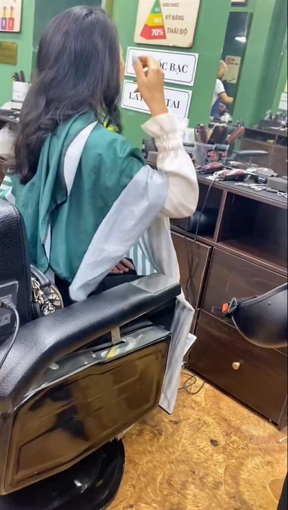 Đang làm tóc thì chồng tới mắng xa xả, vợ uất ức: Ô sin còn có lương-3