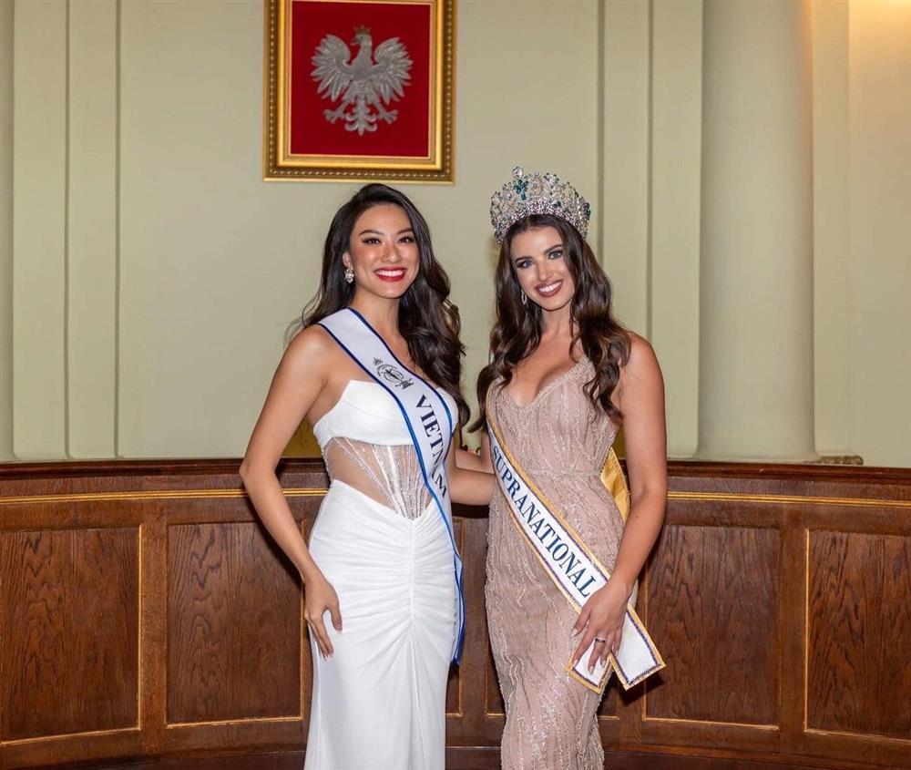 Kim Duyên chụp cùng đương kim, nhìn có hào quang nối ngôi?-7