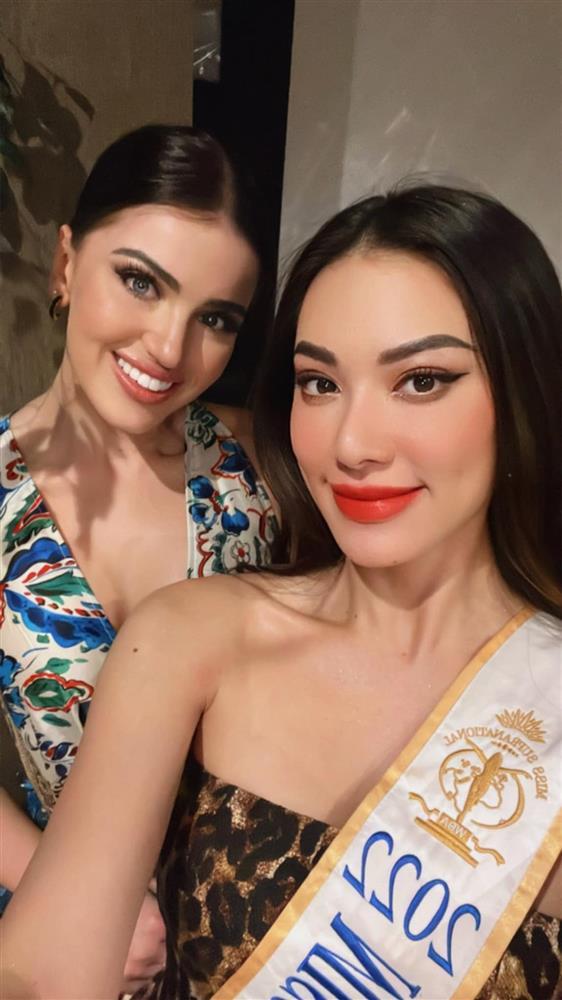 Kim Duyên chụp cùng đương kim, nhìn có hào quang nối ngôi?-9