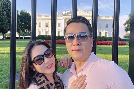 Tin showbiz Việt ngày 14/7: Mẹ vợ 'vua cá Koi' thích thú ảnh 2 con