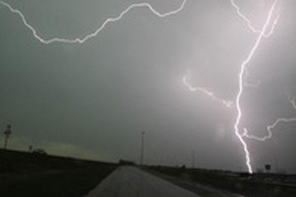 Đi làm ngoài bãi ngao, 1 phụ nữ ở Ninh Bình bị sét đánh tử vong-2