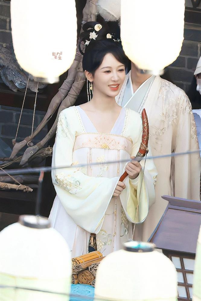 Triệu Lộ Tư - Dương Tử phủ sóng nhiều đến độ khán giả chán ớn-10