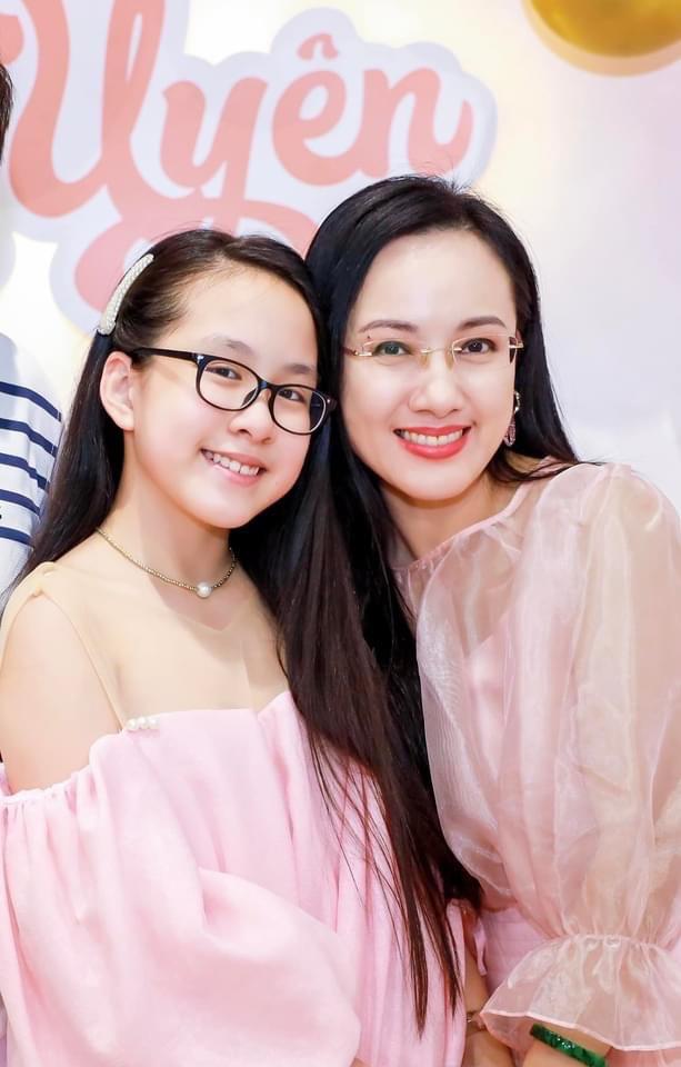 Ngoại hình cao lớn của con gái BTV Hoài Anh và chồng đại gia-5