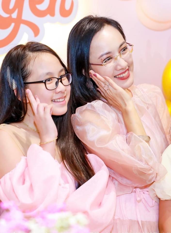 Ngoại hình cao lớn của con gái BTV Hoài Anh và chồng đại gia-4