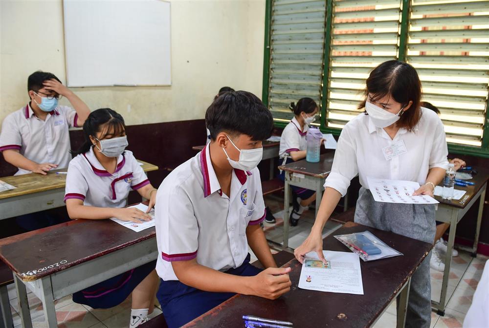 Các chiêu gian lận tinh vi ở kỳ thi tốt nghiệp 2022-2