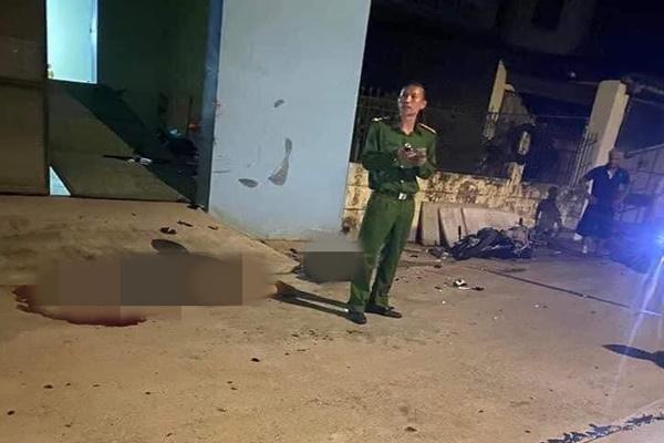 Clip: Hai thanh niên bị đâm gục ngay tại chỗ trong vụ hỗn chiến ở Hưng Yên-2