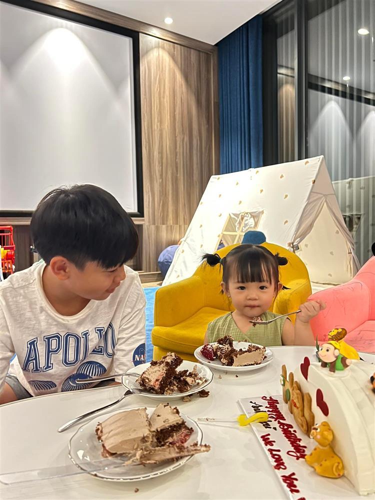 Subeo chỉ cần 1 năm rưỡi để cao từ vai tới tai Hồ Ngọc Hà-10