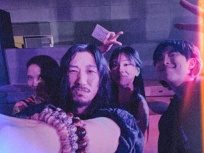 Buổi tiệc hot nhất Kpop: Hàng loạt sao hội tụ nghe trước album của BTS j-hope-4