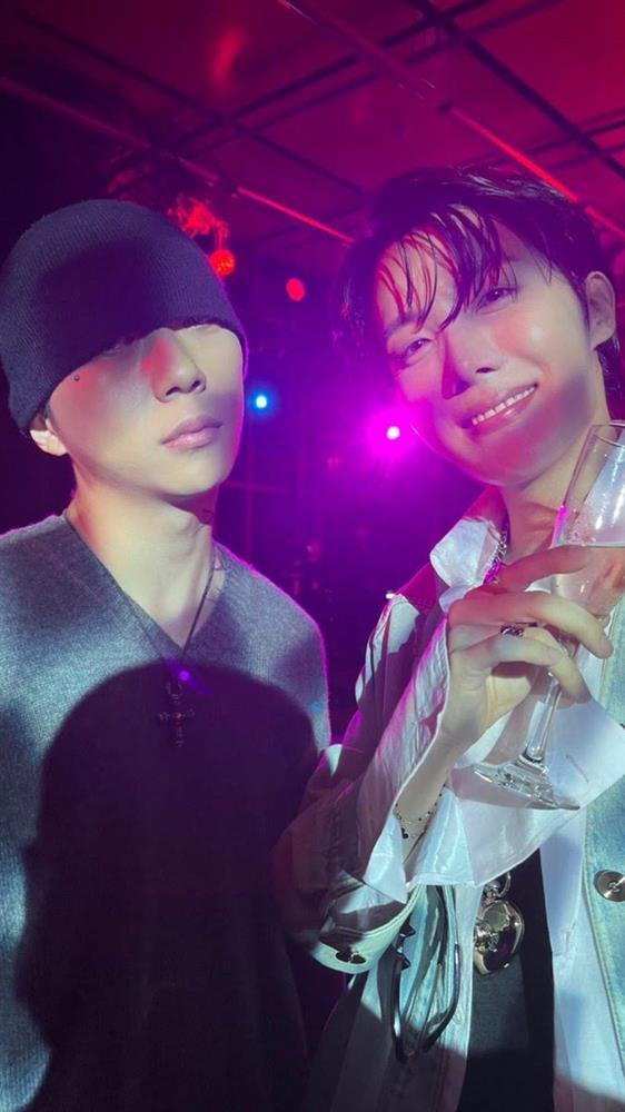 Buổi tiệc hot nhất Kpop: Hàng loạt sao hội tụ nghe trước album của BTS j-hope-9