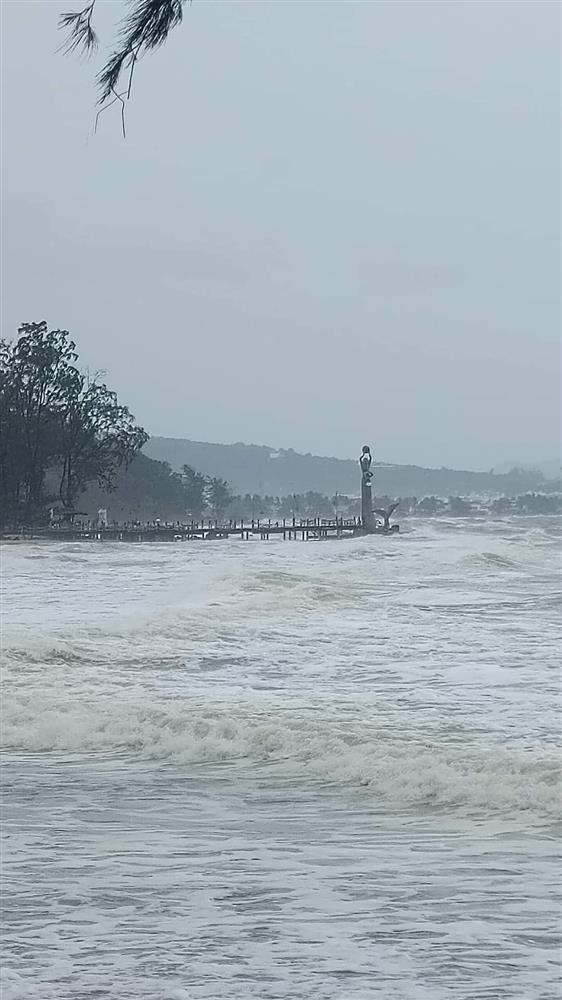 Nghe bảo Phú Quốc cát trắng nắng vàng, nhưng đến nơi sao nó lạ lắm-2