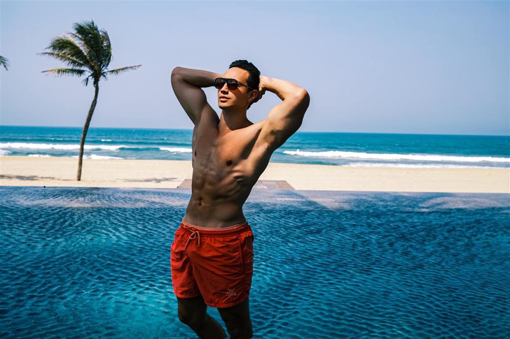 Hiếm hoi khoe body, Sơn Tùng bị chê vòng 3 lép kẹp thua xa Kim Lý-7