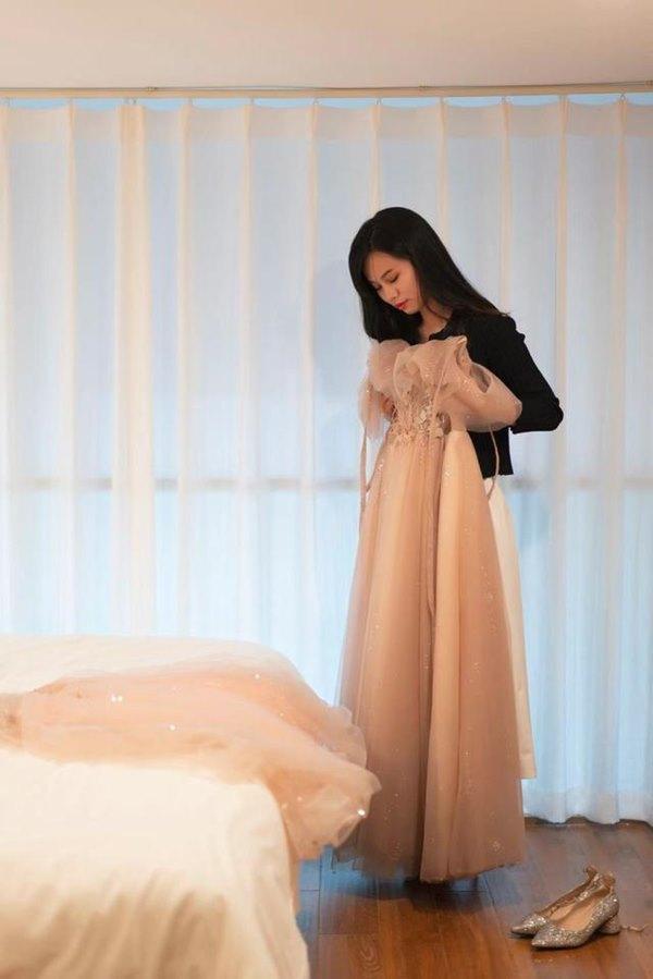 Nữ sinh kiếm bộn tiền nhờ làm phù dâu, kiếm được bạn trai ở đám cưới-3